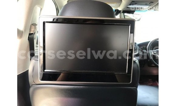 Acheter Import Voiture Toyota Land Cruiser Blanc à Import - Dubai, East Mahé Acheter Import Voiture Toyota Land Cruiser Blanc à Import - Dubai, East Mahé