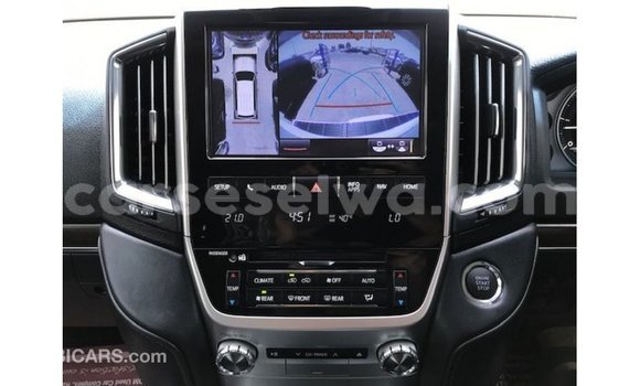 Acheter Import Voiture Toyota Land Cruiser Blanc à Import - Dubai, East Mahé Acheter Import Voiture Toyota Land Cruiser Blanc à Import - Dubai, East Mahé