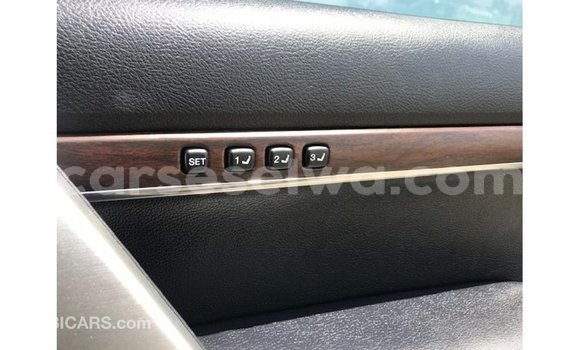 Acheter Import Voiture Toyota Land Cruiser Blanc à Import - Dubai, East Mahé Acheter Import Voiture Toyota Land Cruiser Blanc à Import - Dubai, East Mahé