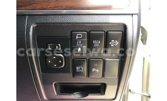 Acheter Import Voiture Toyota Land Cruiser Blanc à Import - Dubai, East Mahé Acheter Import Voiture Toyota Land Cruiser Blanc à Import - Dubai, East Mahé