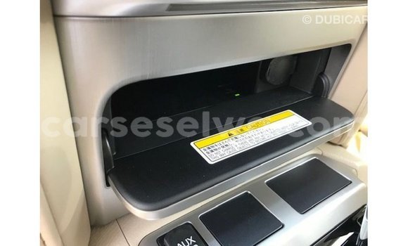 Acheter Import Voiture Toyota Land Cruiser Noir à Import - Dubai, East Mahé Acheter Import Voiture Toyota Land Cruiser Noir à Import - Dubai, East Mahé