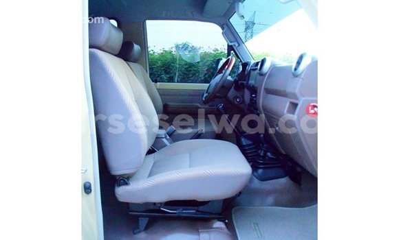 Buy Import Toyota Land Cruiser Beige Car in Import - Dubai in East Mahé Buy Import Toyota Land Cruiser Beige Car in Import - Dubai in East Mahé