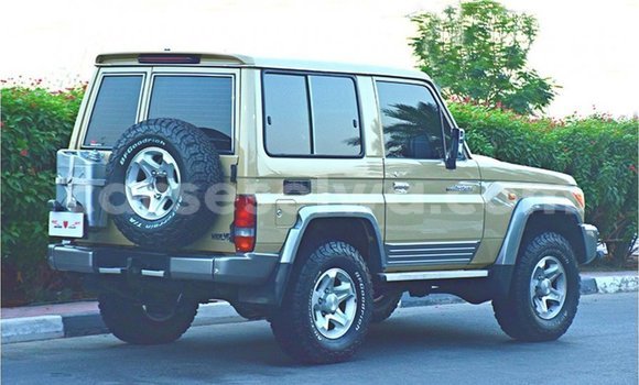 Buy Import Toyota Land Cruiser Beige Car in Import - Dubai in East Mahé Buy Import Toyota Land Cruiser Beige Car in Import - Dubai in East Mahé