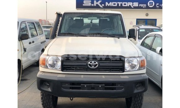 Buy Import Toyota Land Cruiser White Car in Import - Dubai in East Mahé Buy Import Toyota Land Cruiser White Car in Import - Dubai in East Mahé