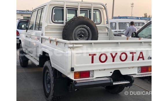 Buy Import Toyota Land Cruiser White Car in Import - Dubai in East Mahé Buy Import Toyota Land Cruiser White Car in Import - Dubai in East Mahé