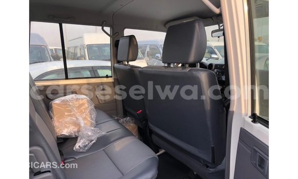 Buy Import Toyota Land Cruiser White Car in Import - Dubai in East Mahé Buy Import Toyota Land Cruiser White Car in Import - Dubai in East Mahé