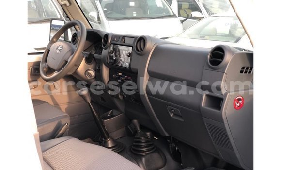 Buy Import Toyota Land Cruiser White Car in Import - Dubai in East Mahé Buy Import Toyota Land Cruiser White Car in Import - Dubai in East Mahé