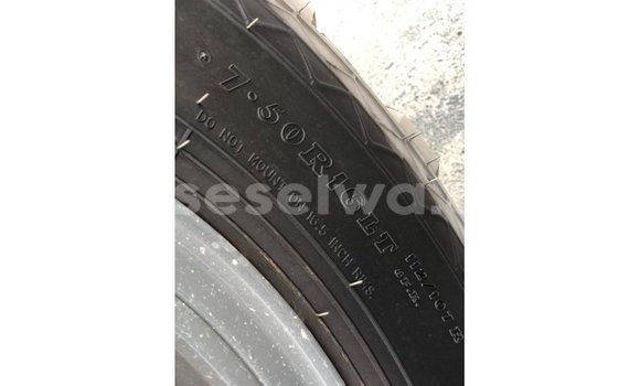 Buy Import Toyota Land Cruiser White Car in Import - Dubai in East Mahé Buy Import Toyota Land Cruiser White Car in Import - Dubai in East Mahé