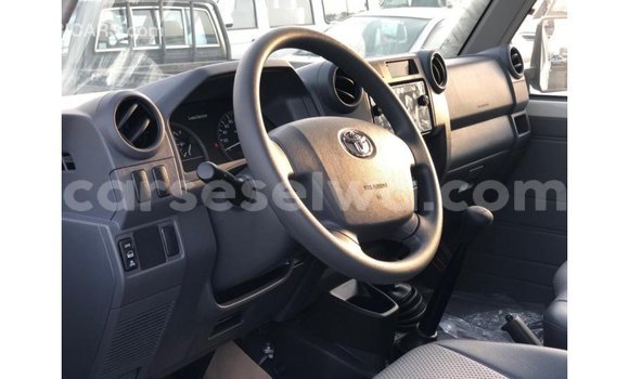 Buy Import Toyota Land Cruiser White Car in Import - Dubai in East Mahé Buy Import Toyota Land Cruiser White Car in Import - Dubai in East Mahé