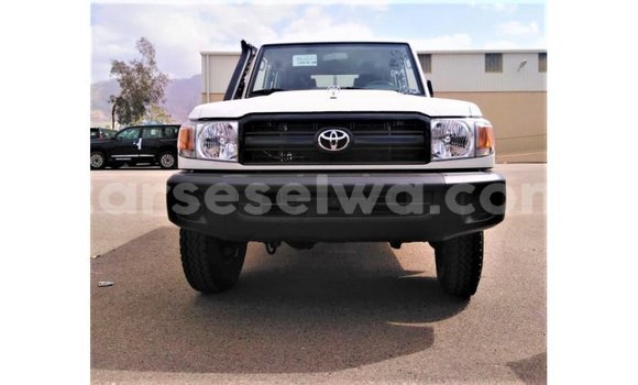 Buy Import Toyota Land Cruiser White Car in Import - Dubai in East Mahé Buy Import Toyota Land Cruiser White Car in Import - Dubai in East Mahé