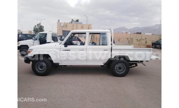 Buy Import Toyota Land Cruiser White Car in Import - Dubai in East Mahé Buy Import Toyota Land Cruiser White Car in Import - Dubai in East Mahé