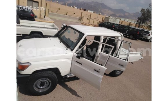 Buy Import Toyota Land Cruiser White Car in Import - Dubai in East Mahé Buy Import Toyota Land Cruiser White Car in Import - Dubai in East Mahé