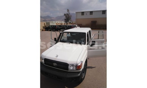 Buy Import Toyota Land Cruiser White Car in Import - Dubai in East Mahé Buy Import Toyota Land Cruiser White Car in Import - Dubai in East Mahé