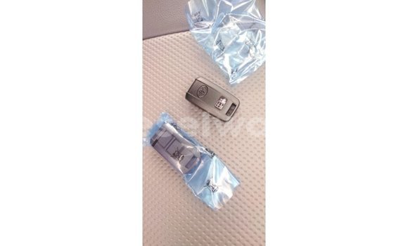 Buy Import Toyota Land Cruiser White Car in Import - Dubai in East Mahé Buy Import Toyota Land Cruiser White Car in Import - Dubai in East Mahé