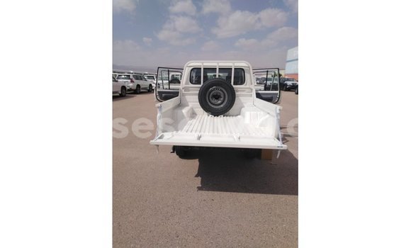 Buy Import Toyota Land Cruiser White Car in Import - Dubai in East Mahé Buy Import Toyota Land Cruiser White Car in Import - Dubai in East Mahé