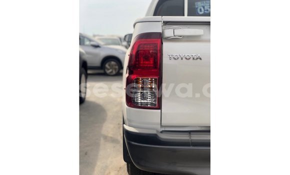 Buy Import Toyota Hilux White Car in Import - Dubai in East Mahé Buy Import Toyota Hilux White Car in Import - Dubai in East Mahé