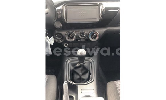 Buy Import Toyota Hilux White Car in Import - Dubai in East Mahé Buy Import Toyota Hilux White Car in Import - Dubai in East Mahé