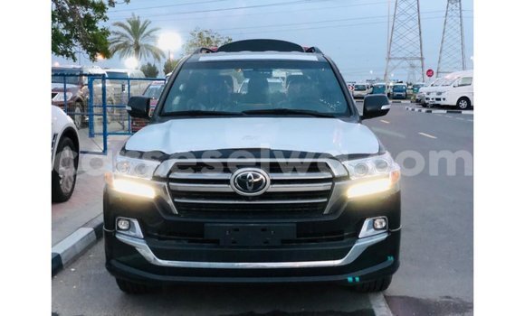 Buy Import Toyota DA Black Truck in Import - Dubai in East Mahé Buy Import Toyota DA Black Truck in Import - Dubai in East Mahé