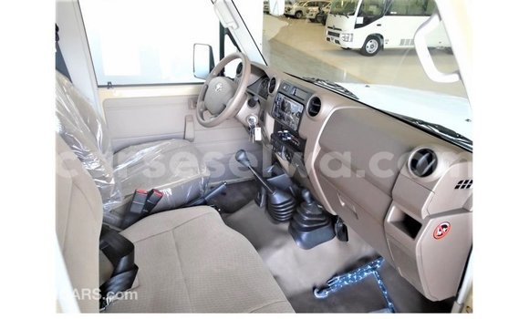 Buy Import Toyota Land Cruiser Beige Car in Import - Dubai in East Mahé Buy Import Toyota Land Cruiser Beige Car in Import - Dubai in East Mahé