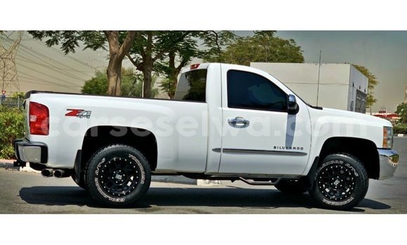 Buy Import Chevrolet Silverado White Car in Import - Dubai in East Mahé Buy Import Chevrolet Silverado White Car in Import - Dubai in East Mahé