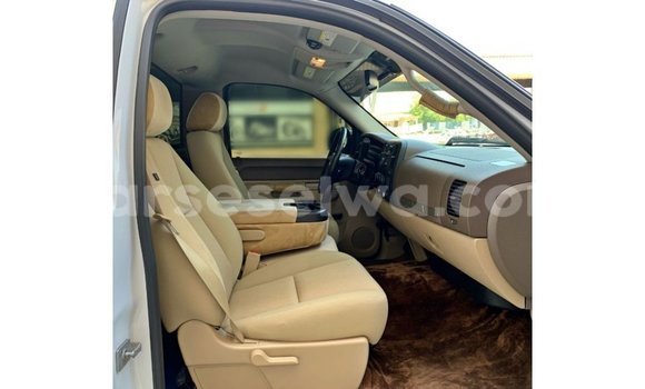 Buy Import Chevrolet Silverado White Car in Import - Dubai in East Mahé Buy Import Chevrolet Silverado White Car in Import - Dubai in East Mahé