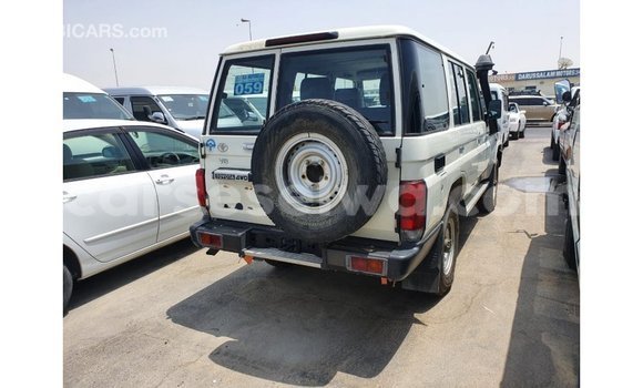Buy Import Toyota Land Cruiser White Car in Import - Dubai in East Mahé Buy Import Toyota Land Cruiser White Car in Import - Dubai in East Mahé