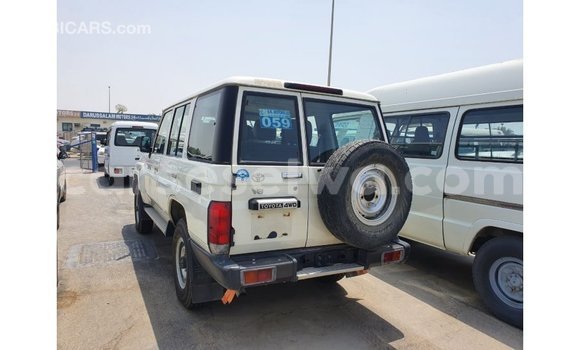 Buy Import Toyota Land Cruiser White Car in Import - Dubai in East Mahé Buy Import Toyota Land Cruiser White Car in Import - Dubai in East Mahé