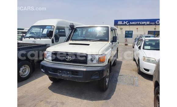 Buy Import Toyota Land Cruiser White Car in Import - Dubai in East Mahé Buy Import Toyota Land Cruiser White Car in Import - Dubai in East Mahé