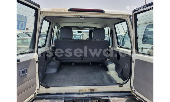 Buy Import Toyota Land Cruiser White Car in Import - Dubai in East Mahé Buy Import Toyota Land Cruiser White Car in Import - Dubai in East Mahé