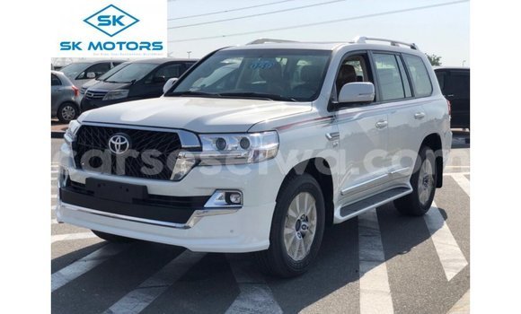 Buy Import Toyota Land Cruiser White Car in Import - Dubai in East Mahé Buy Import Toyota Land Cruiser White Car in Import - Dubai in East Mahé