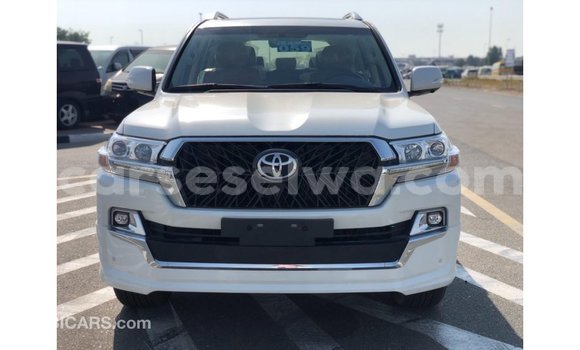 Buy Import Toyota Land Cruiser White Car in Import - Dubai in East Mahé Buy Import Toyota Land Cruiser White Car in Import - Dubai in East Mahé