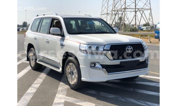 Buy Import Toyota Land Cruiser White Car in Import - Dubai in East Mahé Buy Import Toyota Land Cruiser White Car in Import - Dubai in East Mahé