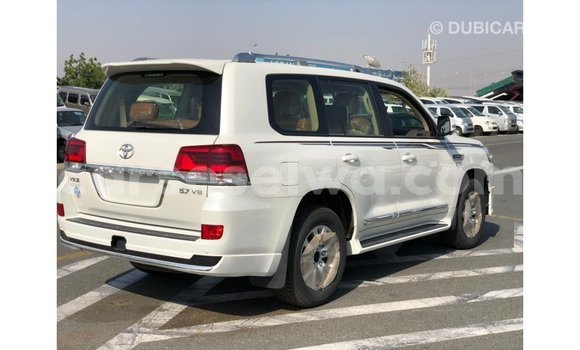 Buy Import Toyota Land Cruiser White Car in Import - Dubai in East Mahé Buy Import Toyota Land Cruiser White Car in Import - Dubai in East Mahé