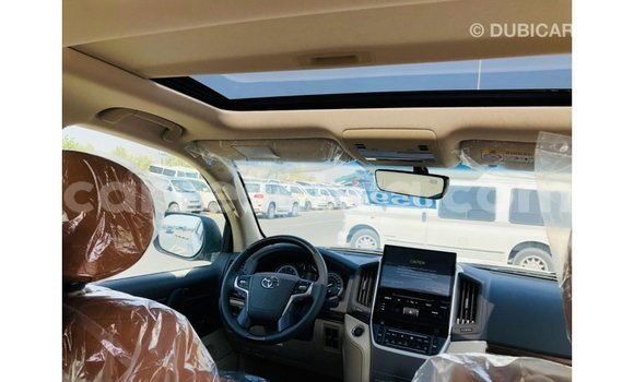 Buy Import Toyota Land Cruiser White Car in Import - Dubai in East Mahé Buy Import Toyota Land Cruiser White Car in Import - Dubai in East Mahé