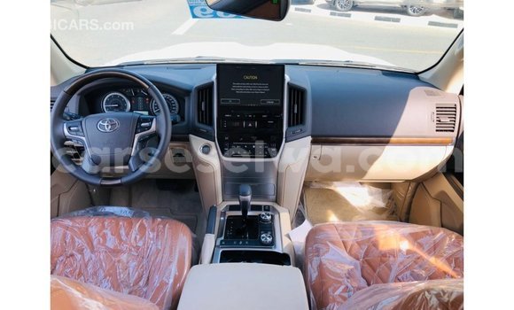 Buy Import Toyota Land Cruiser White Car in Import - Dubai in East Mahé Buy Import Toyota Land Cruiser White Car in Import - Dubai in East Mahé