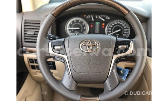 Buy Import Toyota Land Cruiser White Car in Import - Dubai in East Mahé Buy Import Toyota Land Cruiser White Car in Import - Dubai in East Mahé