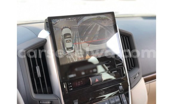 Buy Import Toyota Land Cruiser White Car in Import - Dubai in East Mahé Buy Import Toyota Land Cruiser White Car in Import - Dubai in East Mahé