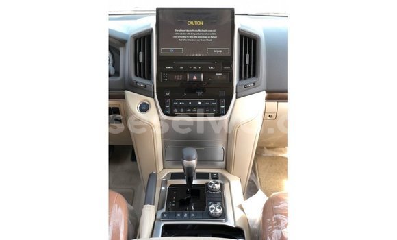 Buy Import Toyota Land Cruiser White Car in Import - Dubai in East Mahé Buy Import Toyota Land Cruiser White Car in Import - Dubai in East Mahé
