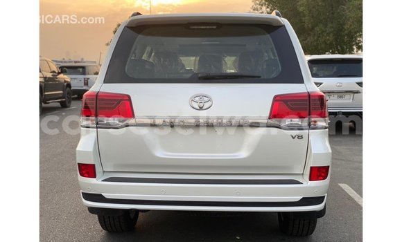 Buy Import Toyota DA White Truck in Import - Dubai in East Mahé Buy Import Toyota DA White Truck in Import - Dubai in East Mahé