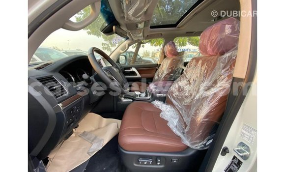 Buy Import Toyota DA White Truck in Import - Dubai in East Mahé Buy Import Toyota DA White Truck in Import - Dubai in East Mahé