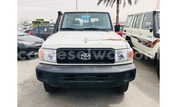 Buy Import Toyota Land Cruiser White Car in Import - Dubai in East Mahé Buy Import Toyota Land Cruiser White Car in Import - Dubai in East Mahé