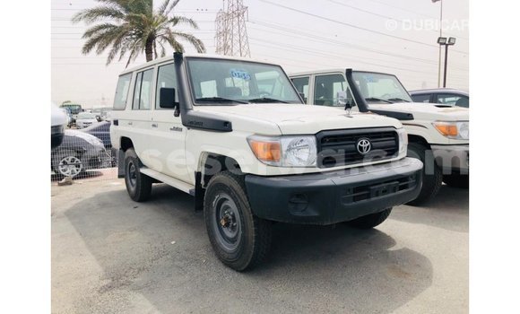 Buy Import Toyota Land Cruiser White Car in Import - Dubai in East Mahé Buy Import Toyota Land Cruiser White Car in Import - Dubai in East Mahé