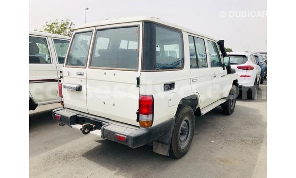 Buy Import Toyota Land Cruiser White Car in Import - Dubai in East Mahé Buy Import Toyota Land Cruiser White Car in Import - Dubai in East Mahé