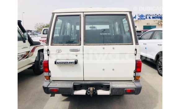 Buy Import Toyota Land Cruiser White Car in Import - Dubai in East Mahé Buy Import Toyota Land Cruiser White Car in Import - Dubai in East Mahé