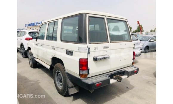 Buy Import Toyota Land Cruiser White Car in Import - Dubai in East Mahé Buy Import Toyota Land Cruiser White Car in Import - Dubai in East Mahé