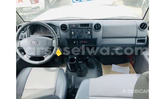 Buy Import Toyota Land Cruiser White Car in Import - Dubai in East Mahé Buy Import Toyota Land Cruiser White Car in Import - Dubai in East Mahé