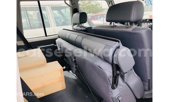 Buy Import Toyota Land Cruiser White Car in Import - Dubai in East Mahé Buy Import Toyota Land Cruiser White Car in Import - Dubai in East Mahé