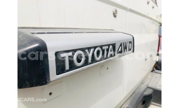 Buy Import Toyota Land Cruiser White Car in Import - Dubai in East Mahé Buy Import Toyota Land Cruiser White Car in Import - Dubai in East Mahé