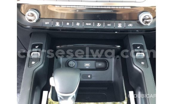 Buy Import Kia Carens White Car in Import - Dubai in East Mahé Buy Import Kia Carens White Car in Import - Dubai in East Mahé