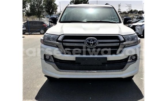 Buy Import Toyota Land Cruiser White Car in Import - Dubai in East Mahé Buy Import Toyota Land Cruiser White Car in Import - Dubai in East Mahé